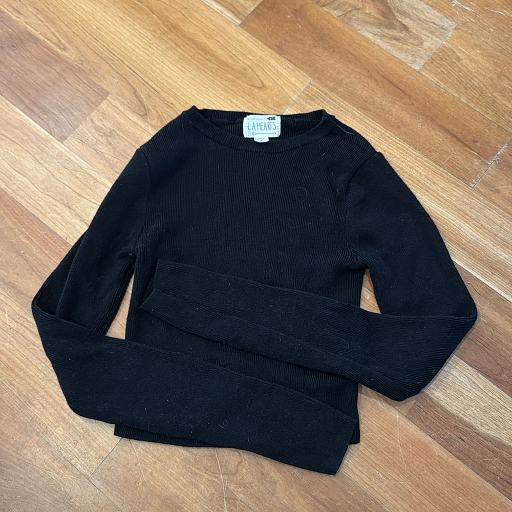 Black long sleeve crop
